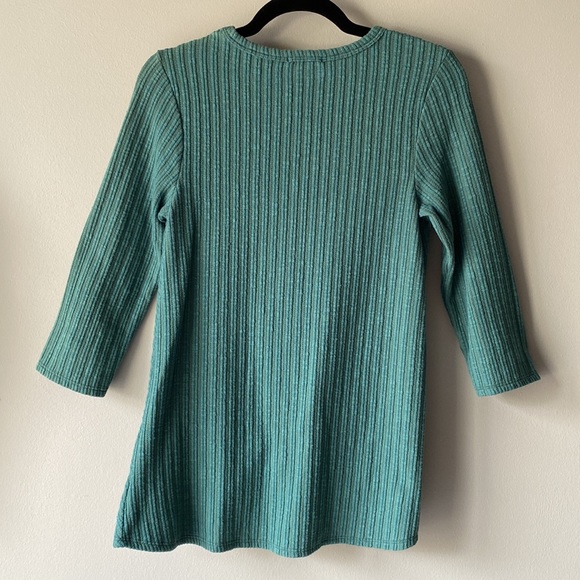 Liam & Co - twist front green sweater - Picture 8 of 10